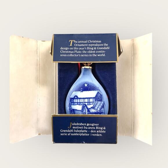 Christmas Eve at the Farmhouse 1985 Bing & Grondahl Porcelain Ornament Drop - Picture 3 of 6